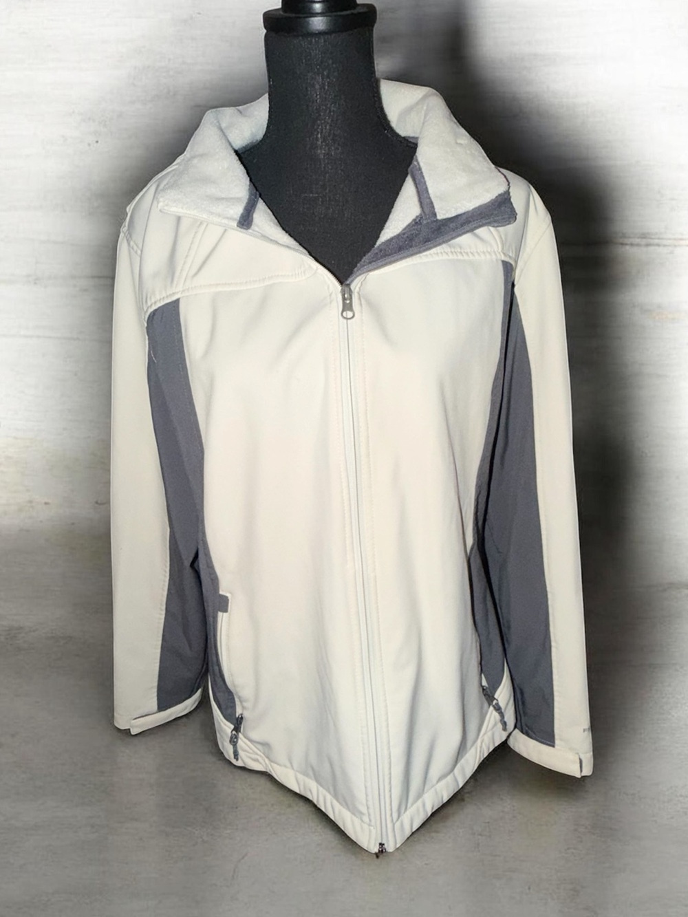 Free Country White and Gray Ski Jacket with Full Zip